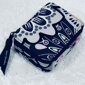 VERA BRADLEY Pill / Medicine Travel Case in Mimosa Medallion Zip close